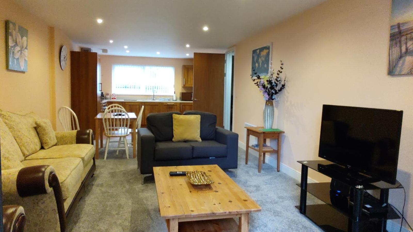 Meridian Bay Apartment Swansea Exterior photo
